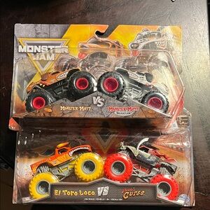 El Toro Loco vs Curse - monster mutt 2 pack Toy Set.